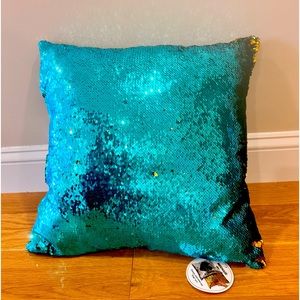 Mermaid throw pillow - blue/gold